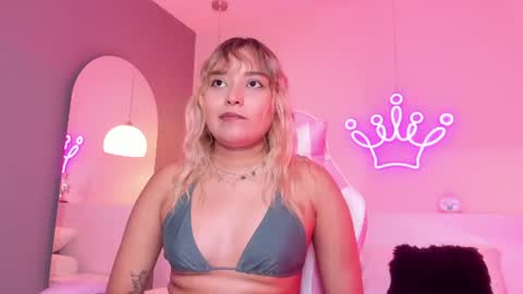 victoria_monetti online show from August 15, 1:15 pm