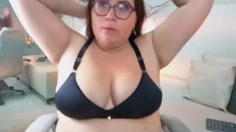 victoria_moonn_ online show from August 15, 5:39 pm