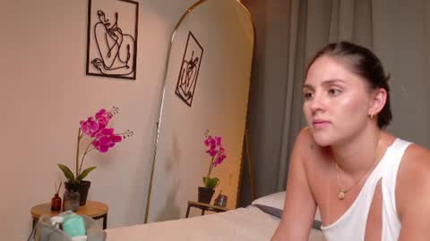 VictoriaNova online show from August 5, 9:24 pm