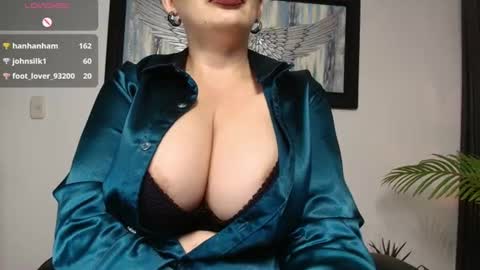 victoriapaker online show from August 14, 3:15 pm