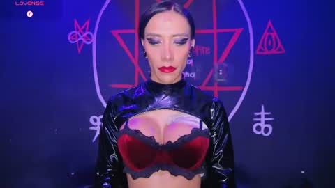 Victoria Vampire online show from June 18, 9:25 pm