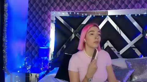 victtoria lee online show from August 4, 7:11 pm