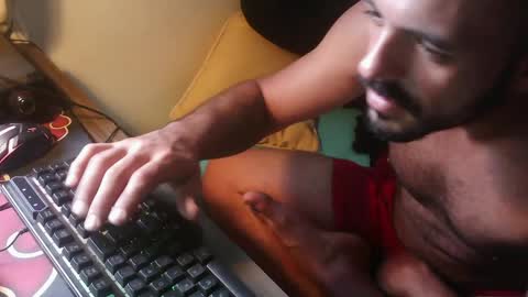 LatinoLuiggi online show from July 9, 6:57 pm