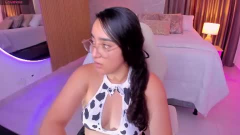 viiolet_rosee online show from August 5, 7:01 pm