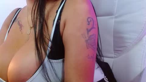 viioleta online show from August 7, 1:33 pm