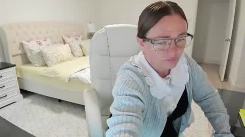 vika7333 online show from August 13, 12:41 pm