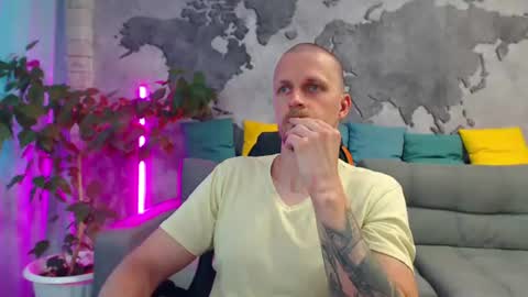 vikingchrisss online show from July 18, 10:49 am