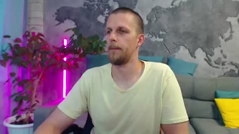 vikingchrisss online show from August 3, 1:07 pm