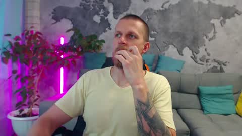 vikingchrisss online show from August 5, 12:14 pm