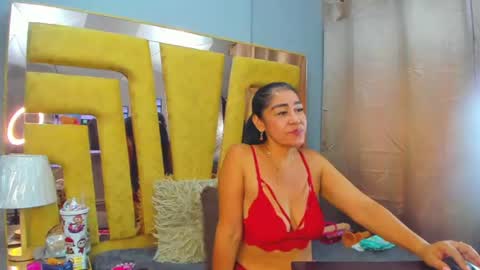 vikiTomson online show from August 7, 1:55 pm