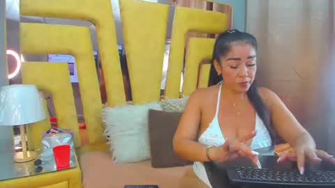 vikiTomson online show from August 10, 3:35 pm