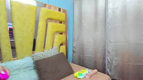 vikiTomson online show from August 10, 9:27 pm