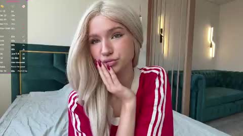 Vikki online show from August 5, 3:43 pm