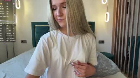 Vikki online show from August 12, 3:58 pm