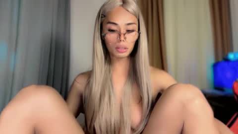vikkylustfull online show from August 9, 3:35 pm