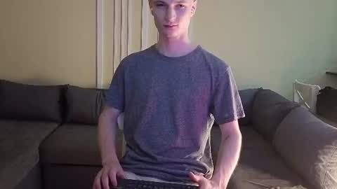 Max online show from August 11, 6:43 pm