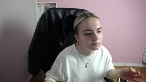 viktoria_lovely online show from April 24, 6:28 am