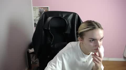 viktoria_lovely online show from April 24, 9:46 am