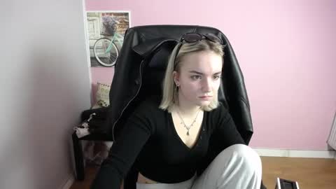 viktoria_lovely online show from April 28, 7:41 am