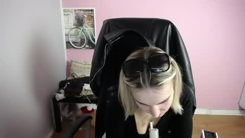 viktoria_lovely online show from April 28, 8:47 am