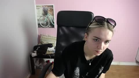 viktoria_lovely online show from May 5, 6:26 am
