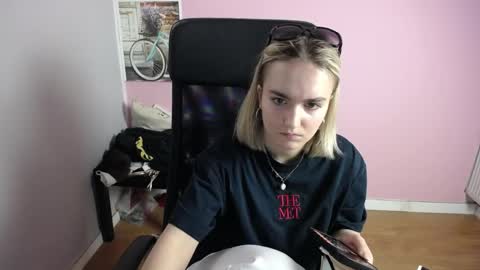viktoria_lovely online show from May 22, 7:32 am