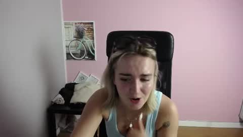 viktoria_lovely online show from June 26, 8:17 am