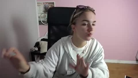 viktoria_lovely online show from July 21, 7:00 am