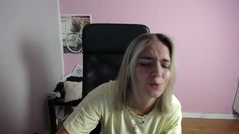viktoria_lovely online show from July 22, 8:06 am