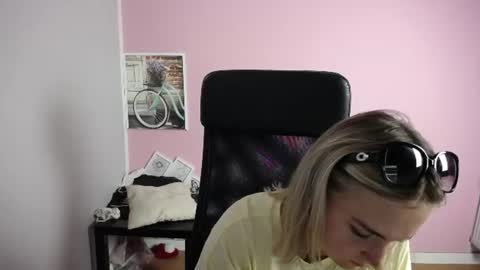 viktoria_lovely online show from July 22, 11:23 am