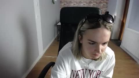 viktoria_lovely online show from July 31, 6:19 am