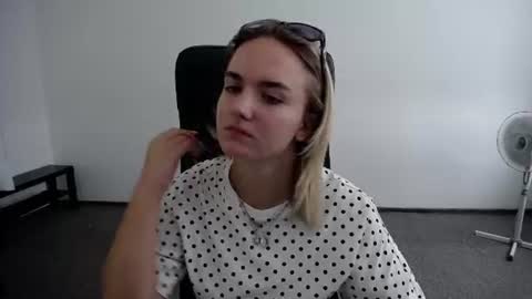viktoria_lovely online show from August 11, 7:32 am