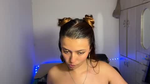 viky_evanss online show from July 1, 10:00 pm