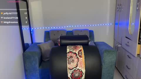 viky_evanss online show from July 28, 11:11 pm