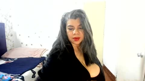 VIKY ADAMS online show from August 12, 10:01 pm