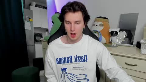 Vincent Strong online show from April 19, 9:19 am