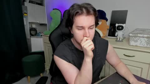 Vincent Strong online show from May 3, 3:22 am