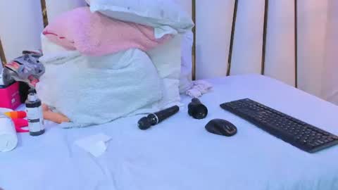 violeet_gray online show from August 11, 12:40 pm