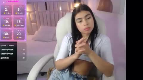 violeth online show from August 7, 9:31 am
