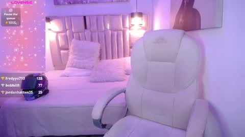 violeth online show from August 14, 10:52 am