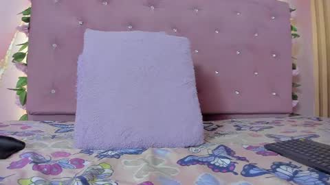 violet__taylor_ online show from August 12, 2:25 am