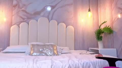 violet_lexi online show from August 7, 11:54 am