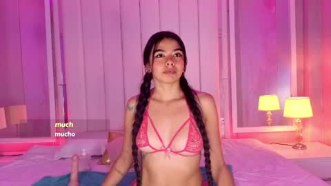 violet_lexi online show from August 12, 4:04 am