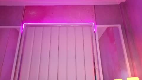 violet_lexi online show from August 12, 5:10 am