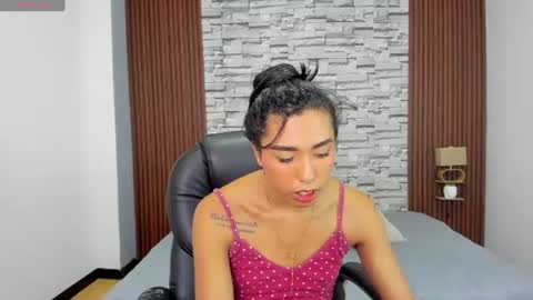 Violet online show from August 6, 1:37 am
