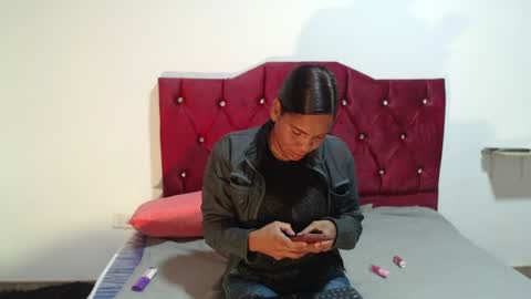 violet_ocean online show from August 8, 1:00 pm