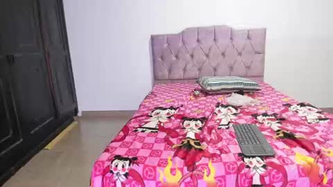 violet_ocean online show from August 17, 7:30 pm