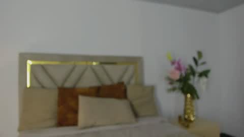 Mary online show from August 5, 7:34 pm