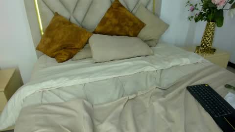 Mary online show from August 15, 2:04 am
