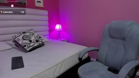 violet_sinclair online show from August 2, 7:10 pm